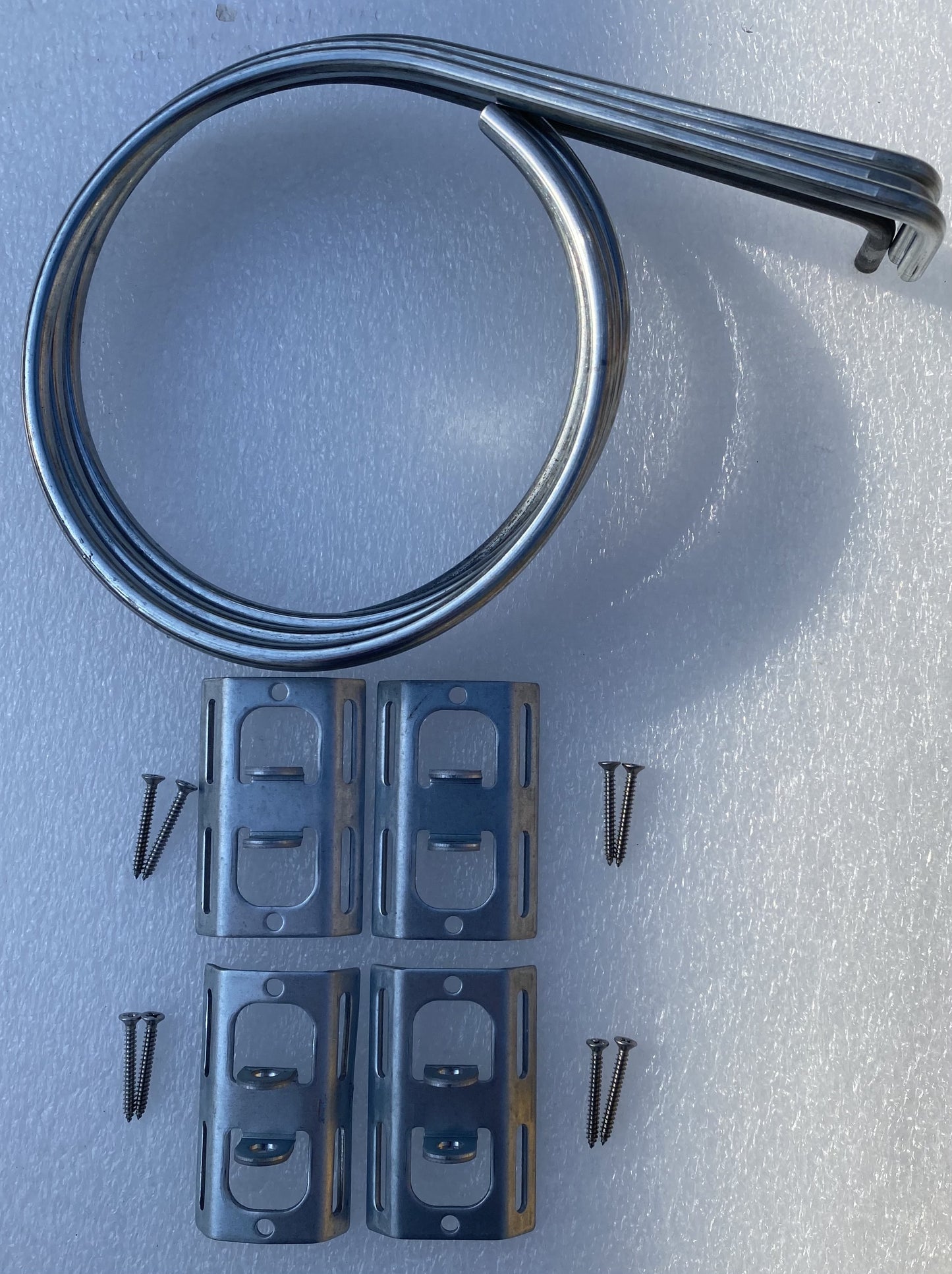 Image shows 4 plant pot holding ring kit. Available in a 4 pack for £12.25. Pack includes 4 plant pot holding rings, 4 brackets and 8 screws. Plant pot holding rings can be expanded from 4-inch pot to almost 8-inch pot. Purchase from potmagic.co.uk. Can be quickly screw fitted to fences, pergolas and walls with screw fittings provided. Brackets are made from strong galvanised steel. Pot holding ring is made from strong 6mm diameter galvanised steel.