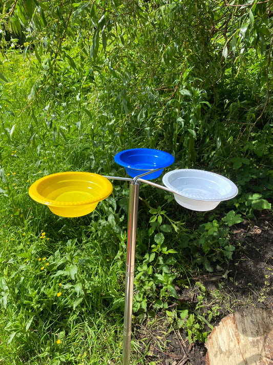 PotMagic_Pan_Trap_Kit_including_0.9m_x_21mm_4pc_screw_fit_post_showing_blue-white-yellow-pans